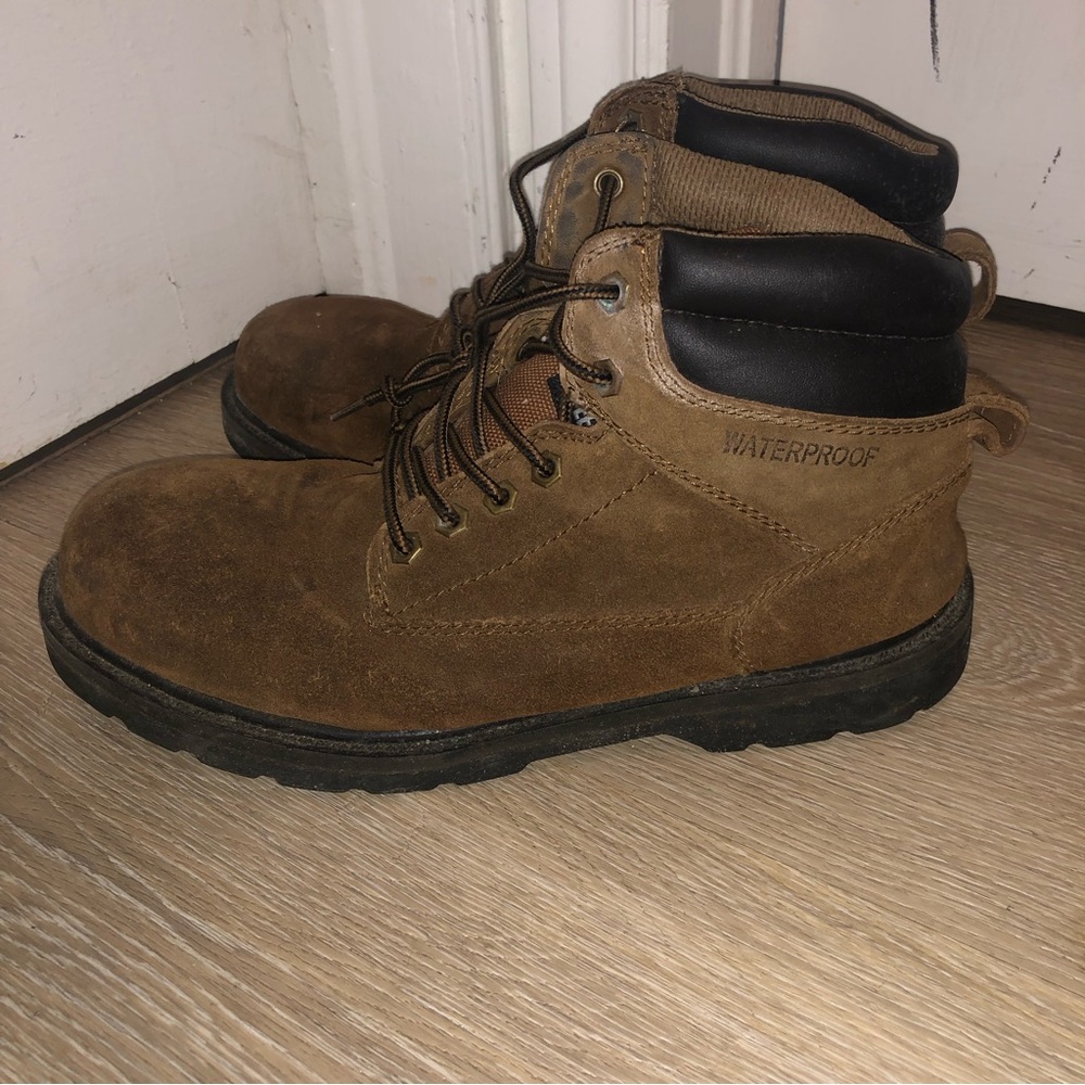 Brahma steel toe oil and slip resistant men’s boots size 9